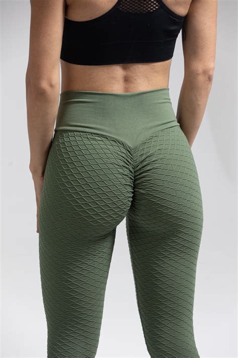 scrunch bum leggings.